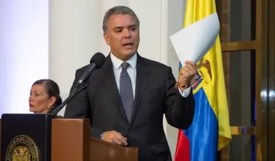 Presidente Duque muestra la circular enviada a funcionarios, en aras de la transparencia.