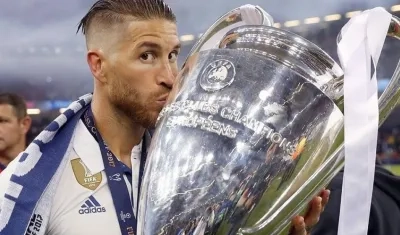 Sergio Ramos con el trofeo de la Champions, en la final disputada en Cardiff, en 2017.