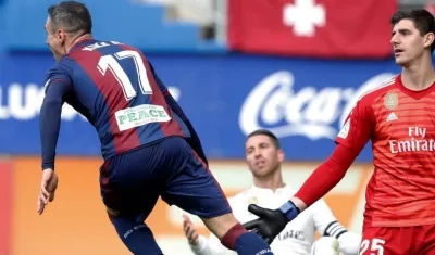 Kike García celebra la segunda anotación del Eibar. 