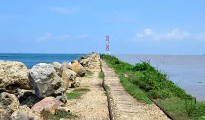 Pescadores hallaron un cadáver flotando por el tajamar occidental, en el río Magdalena, cerca de Bocas de Cenizas.