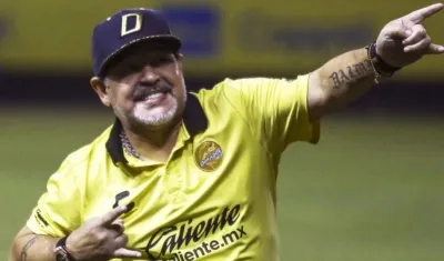 Diego Armando Maradona, técnico de Dorados. 