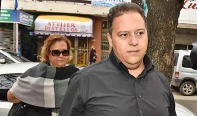 María Isabel Santos Caballero, viuda de Escobar, y el hijo de ambos, Juan Sebastián Marroquín Santos
