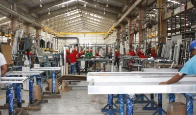 Tecnoglass es una empresa líder en la manufactura de vidrio arquitectónico, ventanas y productos de aluminio asociados a la industria global de la construcción comercial y residencial.