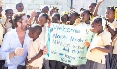 El actor estuvo en trabajos filantrópicos en Haití, antes de ir a República Dominicana, junto a la organización internacional Mary Meals.