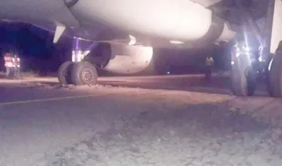 La pista del aeropuerto Alfonso López de Valledupar se 'tragó' la llanta de un avión.