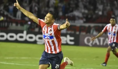 Teófilo Gutiérrez celebrando el primer gol.
