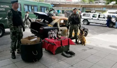 Agentes de la división de explosivos de la Gendarmería Nacional Argentina. 
