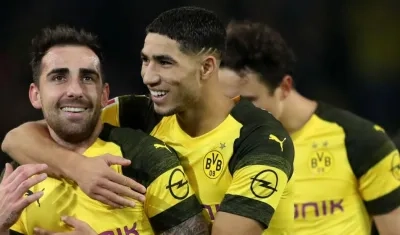 Paco Alcácer celebra su anotación. 