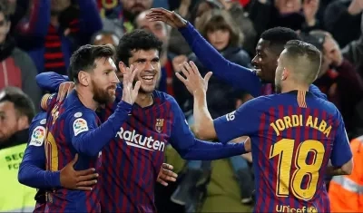 Los jugadores del FC Barcelona celebran el segundo gol del equipo