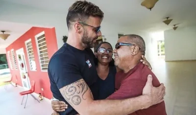  Ricky Martin durante la entrega de las viviendas.