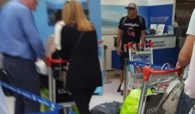 Maxi Mazzaro al momento de ser deportado.