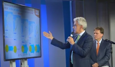 Ricardo Lozano, Ministro de Medio Ambiente, explicando los alcances del fenómeno.
