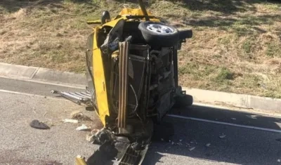 Así quedó el taxi en la Vía al Mar, en jurisdicción de Piojó.