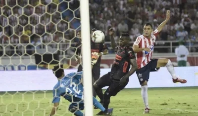 Marlon Piedrahita anotando el 4-1.