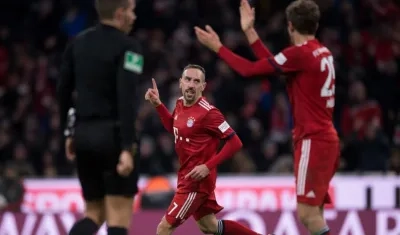 Frank Ribery celebra su anotación. 