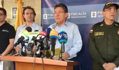El alcalde de Medellín, Federico Gutiérrez, el Fiscal General, Néstor Humberto Martínez y el director de la Dijin, Jorge Luis Vargas.