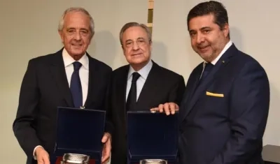 Rodolfo D'Onofrio, Florentino Pérez y Daniel Angelici.