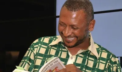 El novelista, poeta y periodista, Peter Kimani.