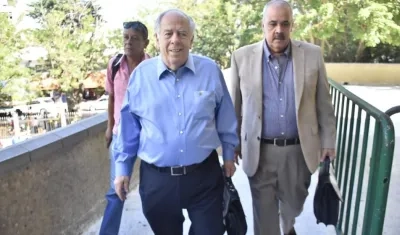 El empresario Julio Gerlein, con uno de sus tres abogados.