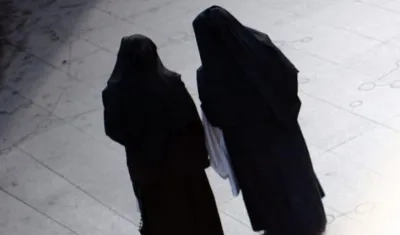 Las dos monjas fueron separadas de sus cargos.