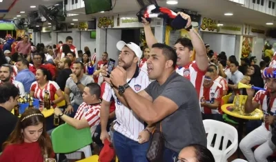 Aficionados en la Troja.