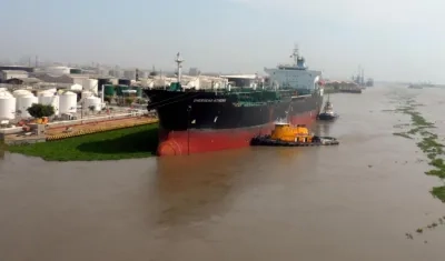 El canal de acceso al Puerto de Barranquilla, presenta con un calado autorizado inferior a 8,3 metros en el sector de Bocas de Ceniza. 