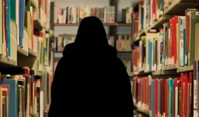 El hombre nunca devolvió los libros que sacó de la biblioteca.