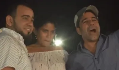 Los novios Luisa Fernanda Valdovino, Francisco Acevedo y el Alcalde Alejandro Char.