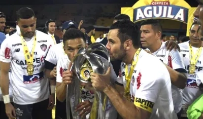 Teófilo Gutiérrez y Sebastián Viera.