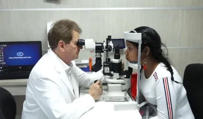  Yastefi Gil Quevedo, durante los exámenes con el doctor Luis Escaf.