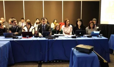 La Comisión en plena sesión.