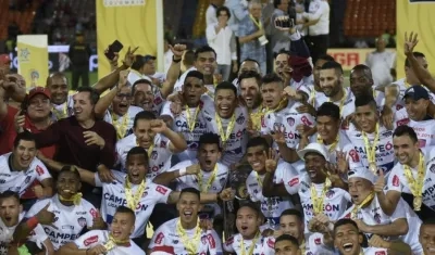 Jugadores de Junior, campeón 2018. 