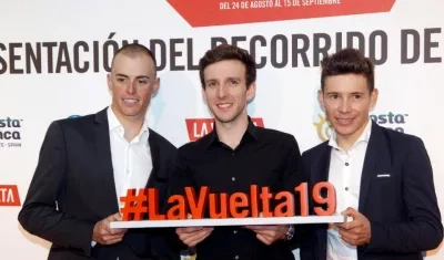 Los tres primeros clasificados de La Vuelta Ciclista 2018, Enric Mas (i), Simon Yates (c) y Miguel Ángel López.