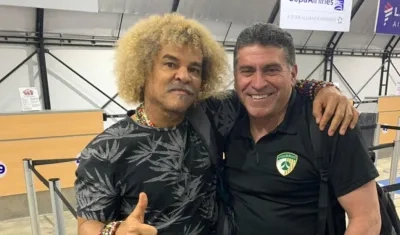 Carlos 'El Pibe' Valderrama, exjugador de Junior, y Luis Fernando Suárez, nuevo entrenador del equipo. 