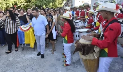 Momento del homenaje al maestro Adolfo Echeverría.