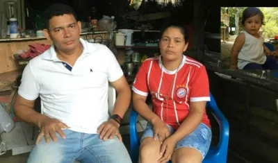 Alit Darío Sánchez y Karen Maldonado, padres del niño. 