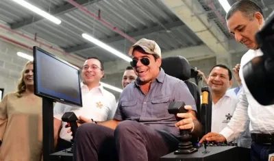 El Alcalde Alejandro Char ensayando con los equipos del Nodo.