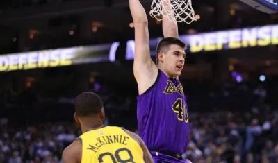 Los Lakers se pasearon sobre los Golden State. 