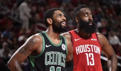 Kyrie Irving y James Harden.