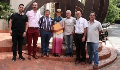 Organizadores del Tour Colombia 2.1, al junto a  Pascale Schyns, delgada de la UCI.