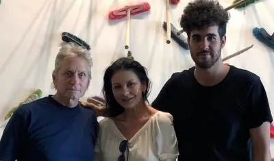  Michael Douglas, Catherine Zeta-Jones  en la Galería Taller Gorría en La Habana.