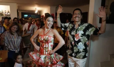 El empresario Enrique Chapman y la Reina del Carnaval. 