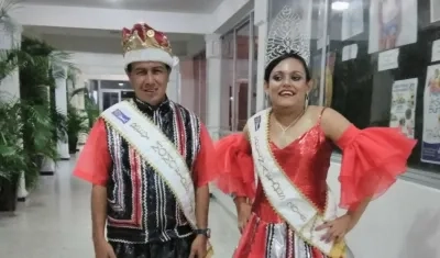 Los Reyes del Carnaval de FIDES Alicia Fernández Villarreal y Alberto Amaris Salinas.