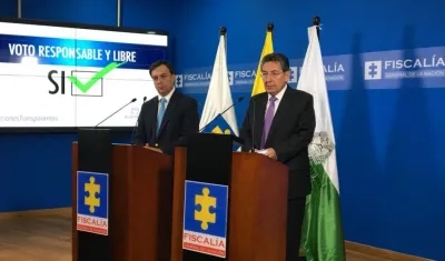 El registrador Juan Carlos Galindo y el fiscal Néstor Humberto Martínez.