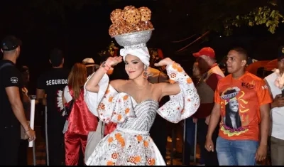 La Reina Valeria, con su vestido Palenqueya.