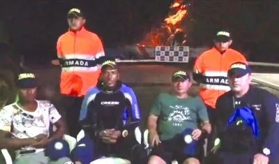 Los cuatro buzos rescatados por la Armada Nacional.