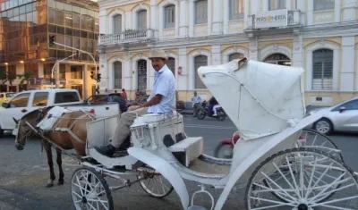 Las victorias son carrozas tiradas a caballo. 