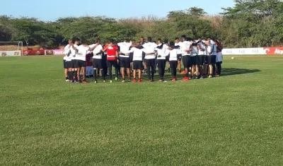 Jugadores del Junior durante el entrenamiento de esta tarde.