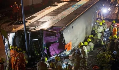 Escena del lugar del accidente en Hong Kong que dejó 18 muertos.