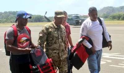 Los tres náufragos fueron trasladados a revisión médica.